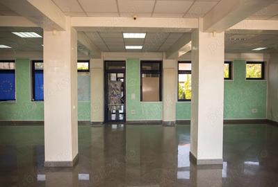 Spațiu comercial, de 230 mp, în Central - 7