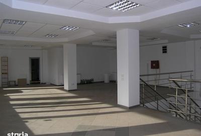 Spațiu comercial, de 1,700 mp, în Central - 12