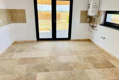 Casă cu 4 camere în Crevedia