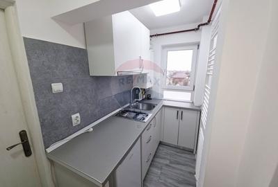 Apartament cu 1 camere de vanzare in zona 1 Mai - 2