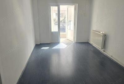 Spațiu comercial, de 74 mp, în Central - 9