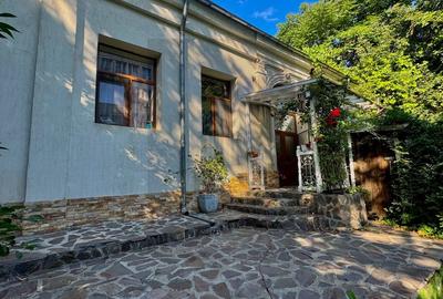 Spre Vânzare Proprietate remarcabilă cu 6 camere în inima Iașului ! - 2