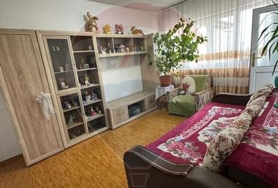 Apartament cu 3 camere in Gugesti - 1