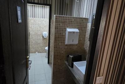 Spațiu comercial, de 200 mp, în Central - 8