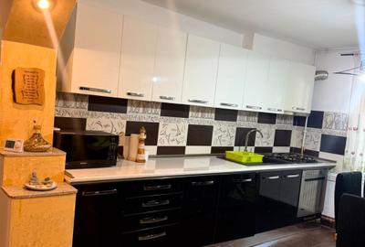 Apartament cu 3 camere decomandat în Central - 3