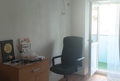 Garsonieră decomandată în Baba Novac