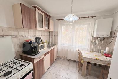 Apartament cu 4 camere decomandat în Micro 16