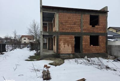 Casă cu 4 camere cu Teren 900 Mp în Central - 8