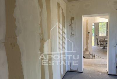 Casă cu 4 camere cu Teren 2878 Mp în Suștra