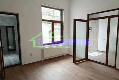 Casă cu 3 camere cu Teren 100 Mp în Central - 5