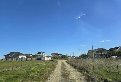 Teren de 400 mp, în Lazu - 4