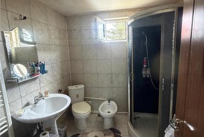 Casă cu 3 camere cu Teren 321 Mp în Glina