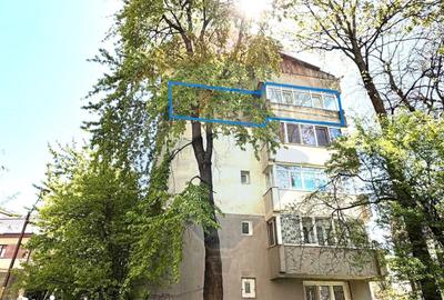 Apartament cu 3 camere decomandat în Cornișa - 2