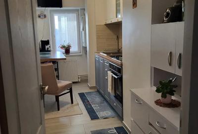 Vind apartament cu o comera 44mp ,etaj intermediar ,zona Nord - 2
