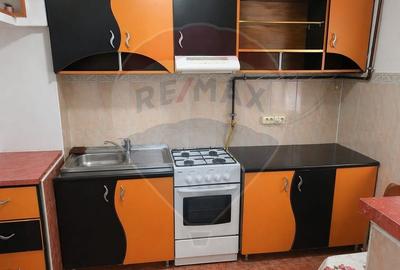 Apartament cu 3 camere decomandat, mobilat în Central - 1