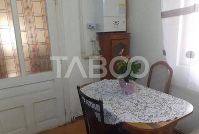 Casa 6 camere 3 bai curte si gradina 400 mp panouri fotovoltaice - 2