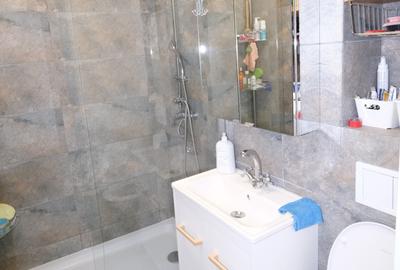 Vanzare 3 camere decomandat modernizat si mobilat etaj 6 reabilitat 2 ascensoare - 18