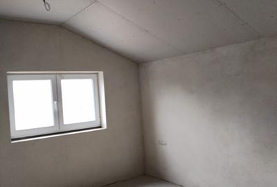 Casă cu 4 camere în Giarmata