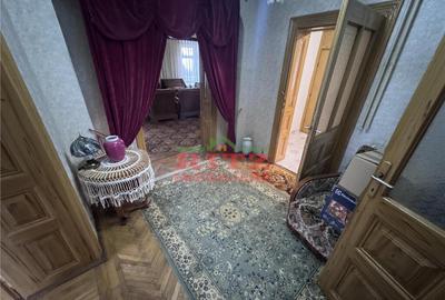 Casa P 1E Pod S= 435 mp, teren 938 mp, pretabila clinica, gr - 11