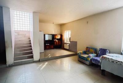 Casă cu 6 camere în Mehala