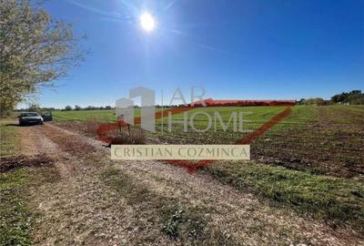 Teren de 5400 mp, în Central