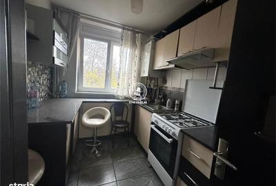 Apartament cu 3 camere semidecomandat în Podu Roș - 5