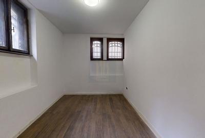 Casă individuală cu 15 camere cu Canalizare în Universitate - 24