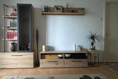 Apartament cu 3 camere decomandat în Tractorul - 4