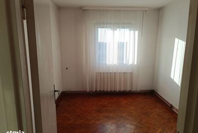 Apartament cu 3 camere semidecomandat în Circumvalațiunii - 16
