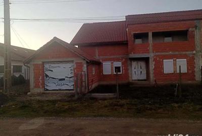 Casă cu 5 camere cu Teren 1000 Mp în Peciu Nou - 8