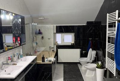 Casă cu 6 camere cu Teren 5000 Mp în Central