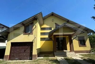 Casă cu Teren 1654 Mp în Valea