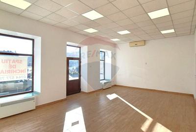 Spațiu comercial, de 75 mp, în Central - 10