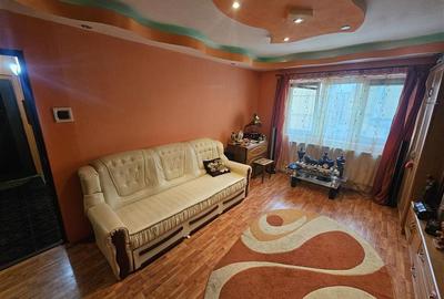 Apartament cu 3 camere decomandat, mobilat în Micro IV - 14