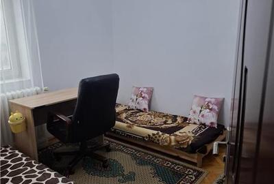 Apartament cu 3 camere semidecomandat în Andrei Mureșanu