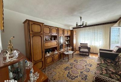 Apartament cu 3 camere decomandat, mobilat în Micro 11 - 12