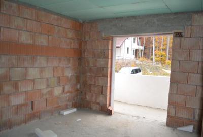 Casă cu 5 camere cu Teren 554 Mp în Piața