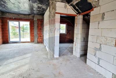 Casă individuală cu 4 camere cu Canalizare în Șofronea - 8