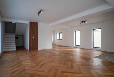 Casă cu 4 camere cu Teren 363 Mp în Preajba - 1