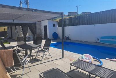 Vand casa cu piscina