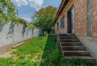 Casă cu 4 camere cu Teren 1642 Mp în Hoghiz - 3