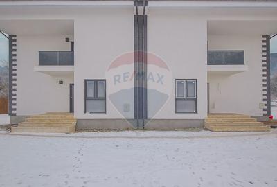 Casă cu 5 camere cu Teren 350 Mp în Bunloc - 23