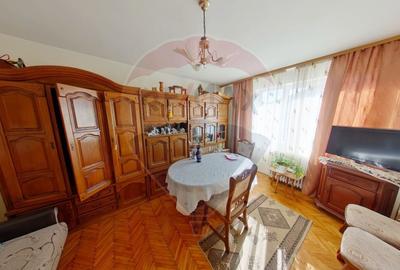 Apartament cu 2 camere, mobilat în Est