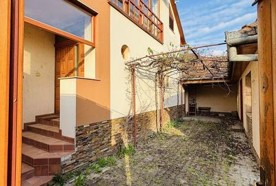 Casă cu 4 camere în Central - 2