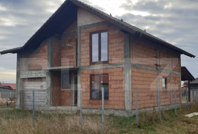 Vila mare, proiect frumos, teren 762 mp, garaj, Parta-Timiso