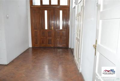 Spațiu comercial, de 190 mp, în Central - 5