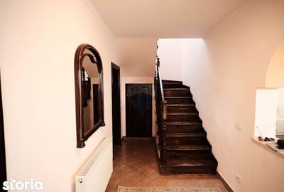 Casă cu 4 camere cu Teren 400 Mp în Central