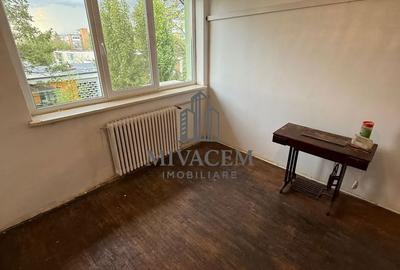 Apartament cu 3 camere semidecomandat în Calea București - 1