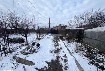 Casă cu 4 camere în Vânători