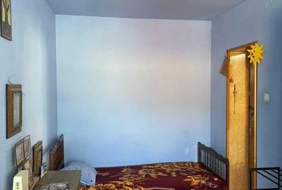 Apartament cu 3 camere decomandat în Petros